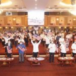 Menteri Besar Perak bersama-sama 250 penjawat awam dari pelbagai agensi mengibarkan Jalur Gemilang - sumber foto:Facebook