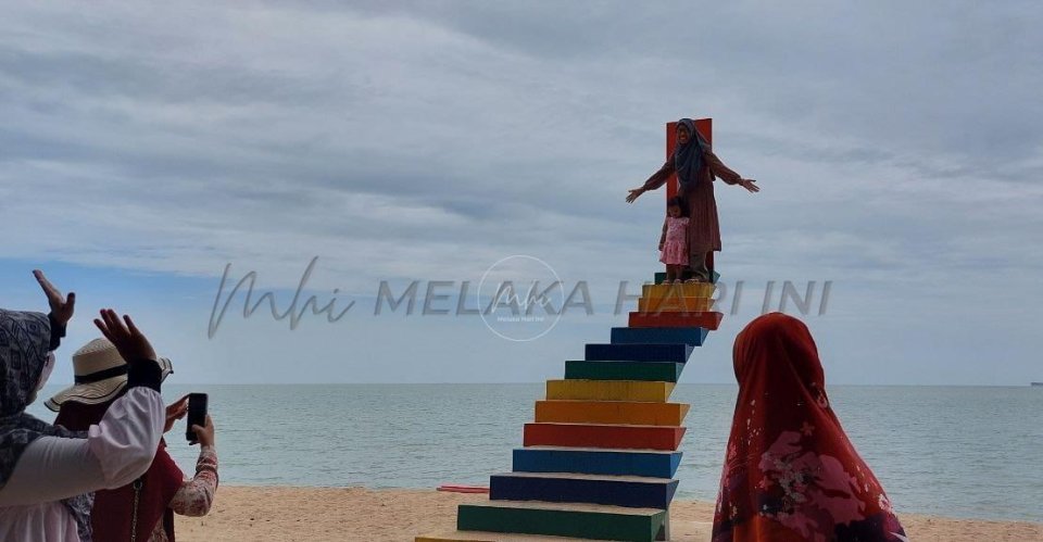 ARCA instaworthy yang dibina di Pengkalan Balak menjadi tumpuan pelancong.
